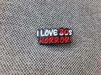 1 pin met de tekst - I love 80's Horror - te koop, Verzamelen, Speldjes, Pins en Buttons, Ophalen of Verzenden, Nieuw, Overige onderwerpen