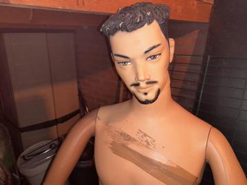 Mannequin  schuurvondst beschikbaar voor biedingen