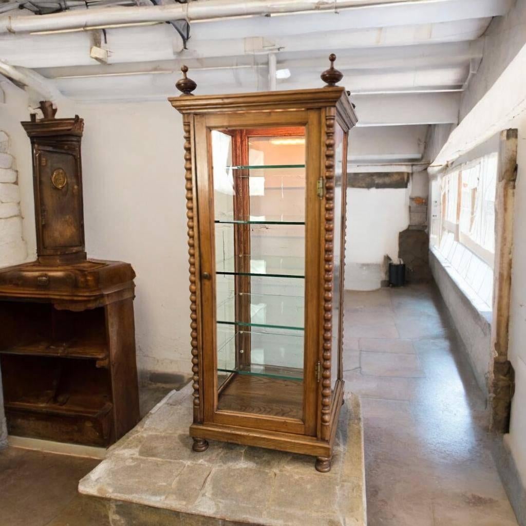Vintage houten vitrinekast met bobbin accent : 4 zijdes glas, Ophalen