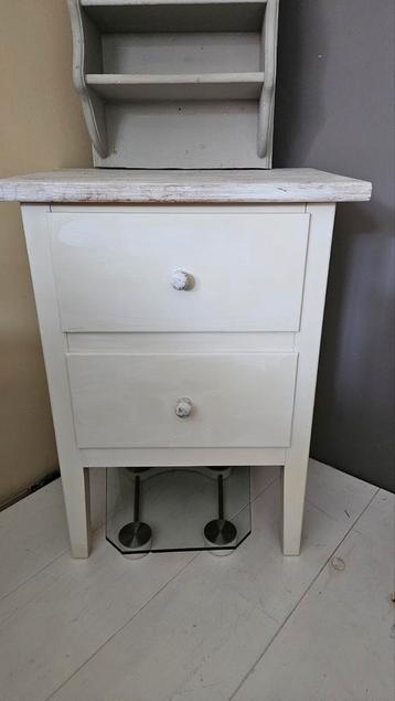 Brocante nachtkastje met 2 lades