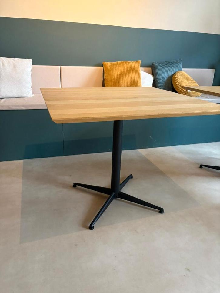 3 Moderne eikenhouten tafels – 100x100 cm, Huis en Inrichting, Tafels | Eettafels, Zo goed als nieuw, 50 tot 100 cm, 50 tot 100 cm