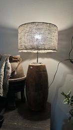 Oude houten karrenwiel tafellamp incl linnen shabby kap, Ophalen