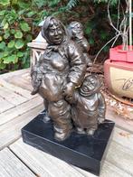 Bronzen Beeld Moeder met Kinderen op Marmeren Voet, Antiek en Kunst, Ophalen of Verzenden