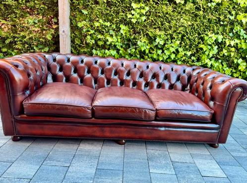 Zeer gave vintage rood/bruin leren Chesterfield 3-zits bank, Huis en Inrichting, Banken | Bankstellen, Gebruikt, Rechte bank, Driepersoons