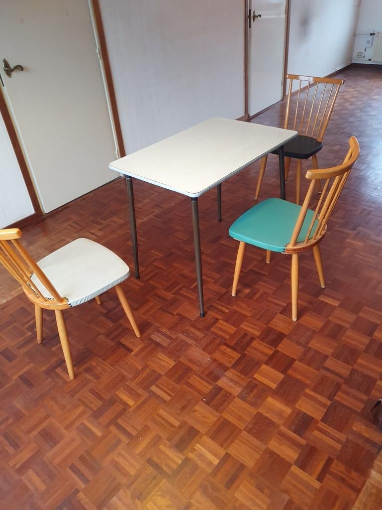 Vintage keukentafel en 3 stoelen, Ophalen, Gebruikt, 4 tot 6 stoelen