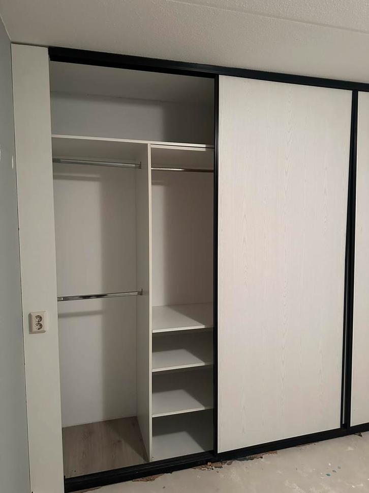 Inbouwkast met schuifdeuren, Huis en Inrichting, Kasten | Kledingkasten, Zo goed als nieuw, 200 cm of meer, 50 tot 75 cm, Met lade(s)
