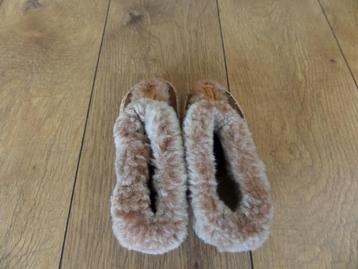 warme wol gevoerde meisjes pantoffel maat 25/26 suede zool beschikbaar voor biedingen