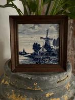 Vintage porseleinen Delfts Blauwe wandtegel in houten lijst, Ophalen of Verzenden