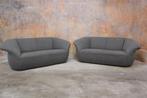 ZGANieuw! 2 grijze stoffen Leolux Gynko design banken, Huis en Inrichting, Banken | Bankstellen, Leolux, Leolux, Design, 150 tot 200 cm