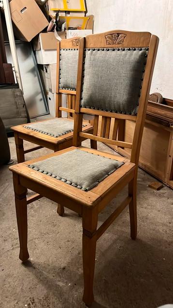 Twee beuken jaren 20/30 stoeltjes beschikbaar voor biedingen