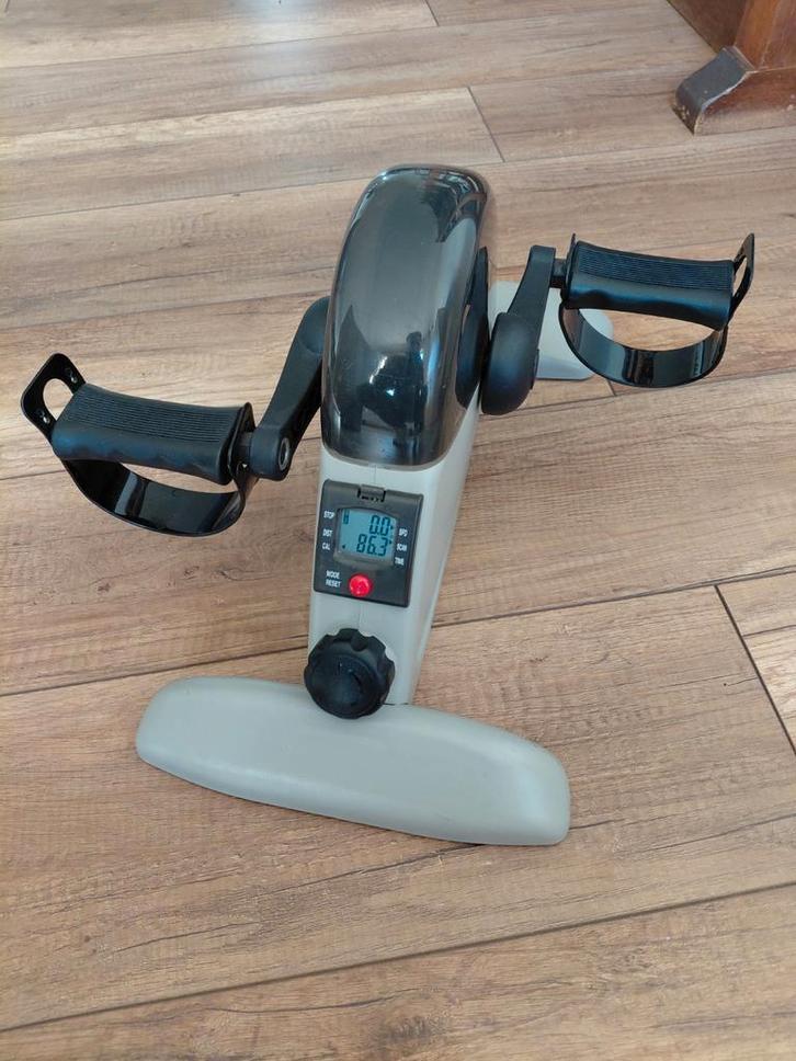 Arm- en beentrainer voor revalidatie, Sport en Fitness, Fitnessapparatuur, Gebruikt, Stoelfiets, Armen, Benen, Kunststof, Ophalen of Verzenden