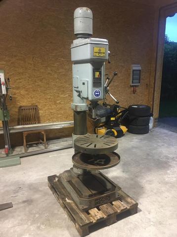 Kolomboormachine  beschikbaar voor biedingen