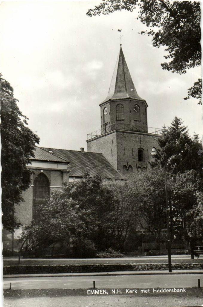 Emmen, N.H. Kerk met Haddersbank - 1969? gelopen, Verzamelen, Ansichtkaarten | Nederland, Gelopen, Drenthe, Voor 1920, Ophalen of Verzenden