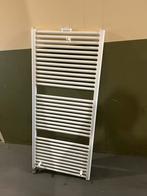 Radiator langs 137 cm. Breedte 60 cm, Doe-het-zelf en Verbouw, Verwarming en Radiatoren, Ophalen of Verzenden, Zo goed als nieuw