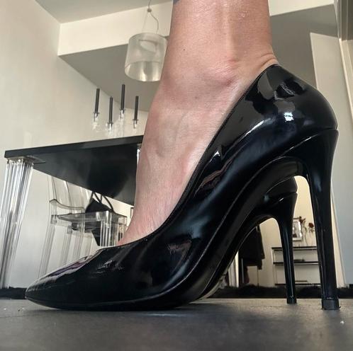 THE KOOPLES zwart leer pumps sexy stiletto  hak 40 39 ZGAN, Kleding | Dames, Schoenen, Zo goed als nieuw, Pumps, Zwart, Ophalen of Verzenden