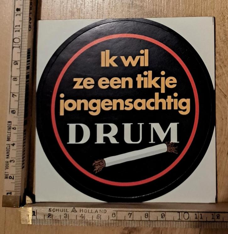 Vintage sticker Drum tabak merk logo ik wil ze een tikje, Verzamelen, Stickers, Zo goed als nieuw, Overige typen, Ophalen of Verzenden