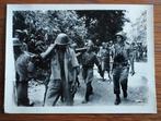 Foto Mariniers en gevangen TNI-militairen Indië, Ophalen of Verzenden, Marine, Nederland, Foto of Poster