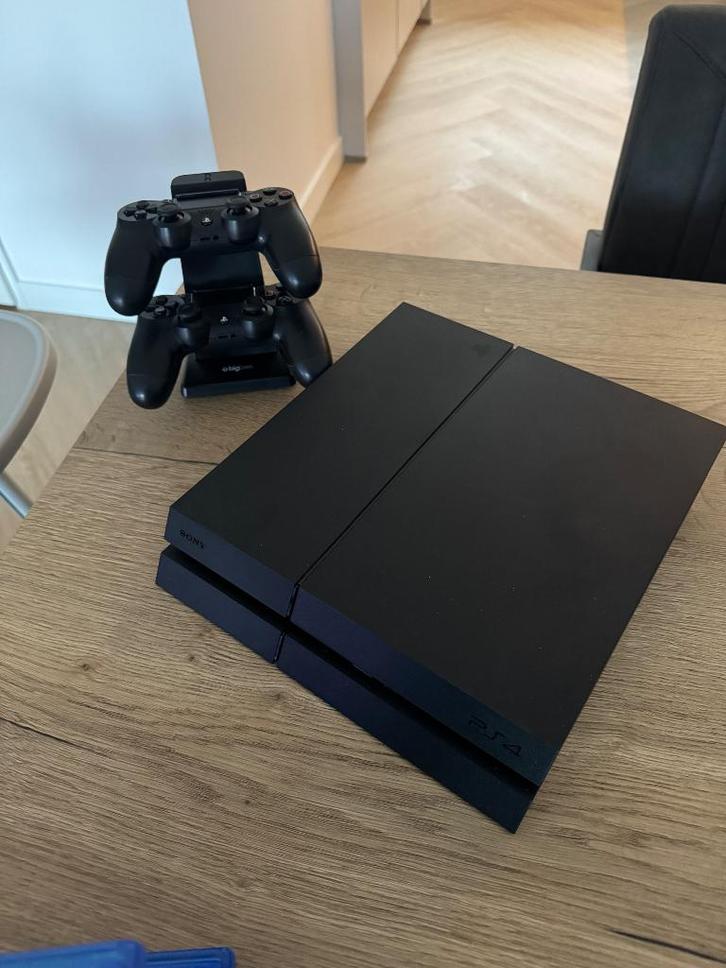 PlayStation 4 met spellen, Spelcomputers en Games, Spelcomputers | Sony PlayStation 4, Gebruikt, Original, Met 2 controllers, Met games