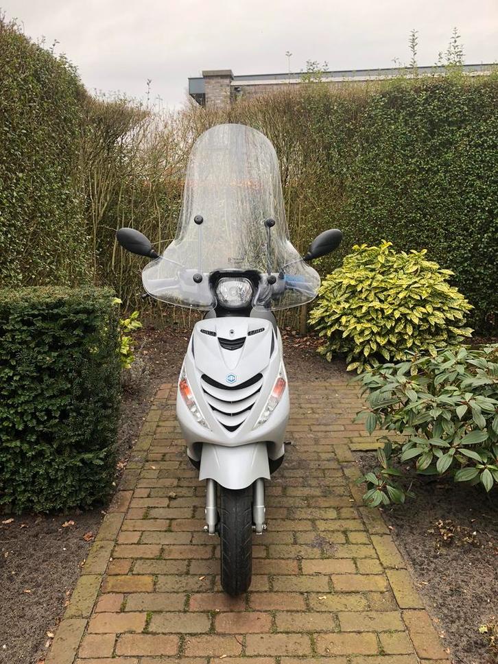 Scooter Piaggio Zip inclusief accessoires, Fietsen en Brommers, Scooters | Piaggio, Gebruikt, Zip, Maximaal 45 km/u, Benzine, Ophalen