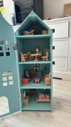 Hema poppenhuis, incl allemaal meubeltjes en 2 poppetjes, Kinderen en Baby's, Speelgoed | Poppenhuizen, Ophalen of Verzenden, Zo goed als nieuw