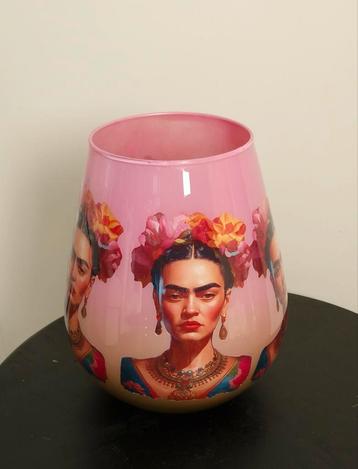 Vaas Frida Kahlo Pink beschikbaar voor biedingen