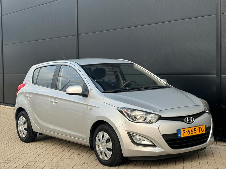 Hyundai i20 1.2 I 5-DRS 2012 Airco parkeersen apk 11-11-2026, Auto's, Hyundai, Bedrijf, ABS, Airbags, Airconditioning, Alarm, Bluetooth