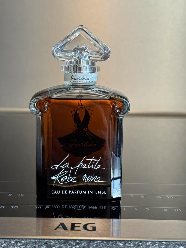 Guerlain la petite robe noire 100ml eau de parfum intense, Sieraden, Tassen en Uiterlijk, Uiterlijk | Parfum, Nieuw, Ophalen of Verzenden