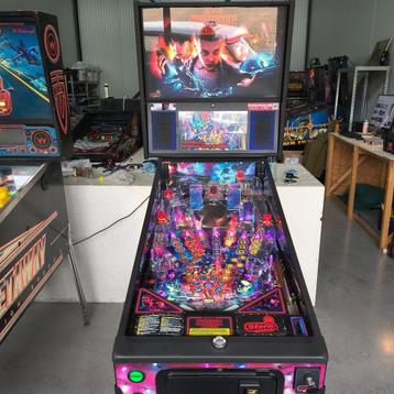 Mooie HUO Stranger Things Pro flipperkast beschikbaar voor biedingen