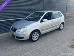 Volkswagen Polo 1.4-16V AUTOMAAT Cruise Airco LM Velgen Nett, Navigatiesysteem, Gebruikt, 4 cilinders, Bedrijf
