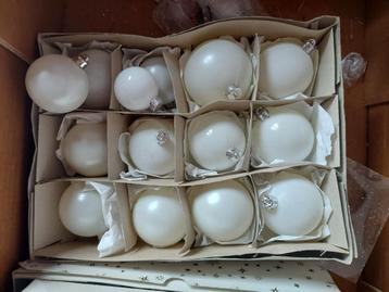 Witte kerstballen kerst bal wit kunstof kerst ballen beschikbaar voor biedingen
