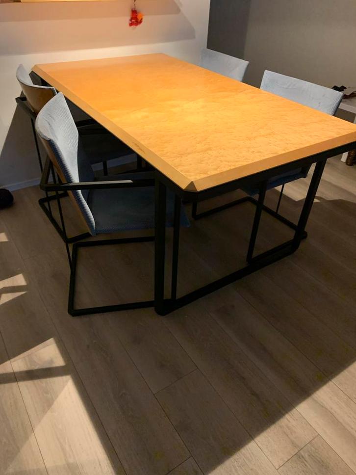 Eettafel met stoelen.Strak en modern., Huis en Inrichting, Stoelen, Gebruikt, Vier, Hout, Overige kleuren, Ophalen of Verzenden