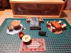 1:24 poppenhuis meubels en kijkkast met plexiglas, Verzamelen, Ophalen of Verzenden, Nieuw, Poppenhuis