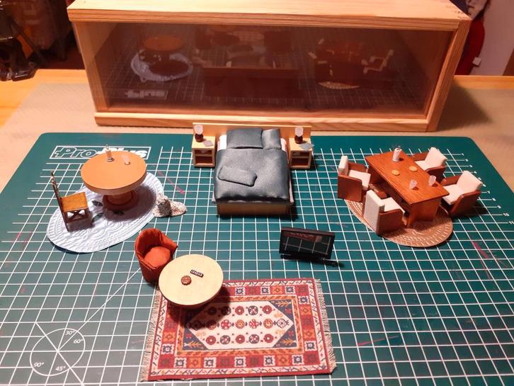 1:24 poppenhuis meubels en kijkkast met plexiglas, Verzamelen, Poppenhuizen en Toebehoren, Nieuw, Poppenhuis, Ophalen of Verzenden