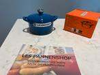 Le Creuset gietijzeren mini pannetje 10 cm Azure, Huis en Inrichting, Keuken | Potten en Pannen, Gietijzer, Ophalen of Verzenden