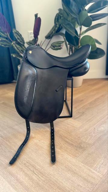 Massimo Dressuurzadel 17,5 inch beschikbaar voor biedingen