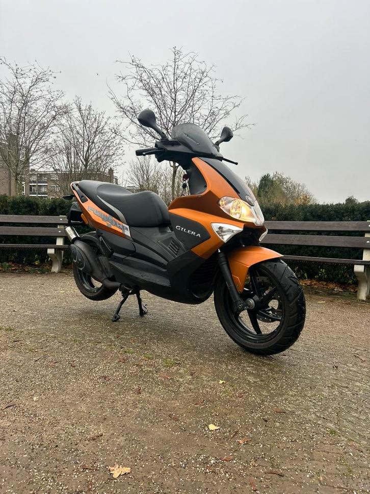 Gilera runner rst, Fietsen en Brommers, Scooters | Piaggio, Zo goed als nieuw, Zip, Benzine, Ophalen