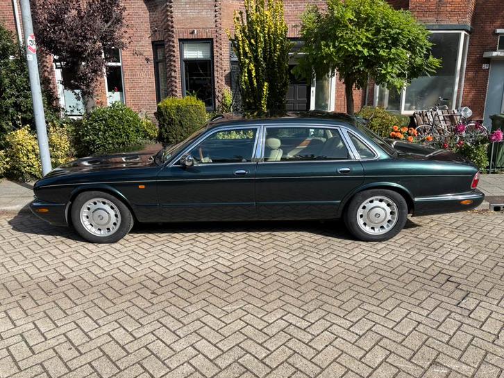Daimler Eight 4.0  LWB, Auto's, Jaguar, Particulier, XJ, Benzine, Euro 2, Sedan, Automaat, Groen, Beige, Leder, Achterwielaandrijving