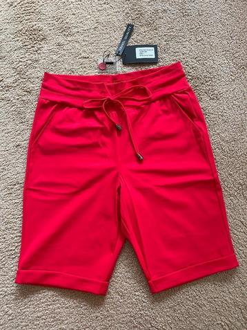Mi Piace travel short/bermuda, rood, L, NIEUW met prijskaart beschikbaar voor biedingen