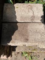 Gratis af te halen nog slechts 4 stuks 15x30cm betontegels, Ophalen, Gebruikt, Minder dan 5 m², Beton