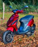 Piaggio Zip Glossy Candy Red Carbon Edition 2 Maand Garantie, Motoren, Ophalen, Debuparts Enschede V.O.F., Info@debuparts.nl, Rembrandtlaan 56a - 7545 ZL - Enschede