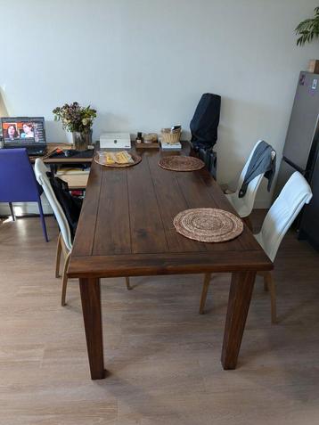 Eettafel hout beschikbaar voor biedingen