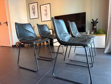 Zes eetkamerstoelen nepleer