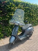 Vespa Sprint 2022 grijs, Fietsen en Brommers, Scooters | Vespa, Ophalen, Gebruikt, Overige modellen, Maximaal 45 km/u