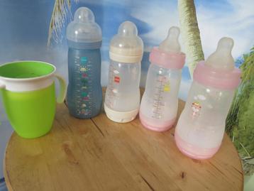 4 flessen van mam en een groene oefen beker van munchkin beschikbaar voor biedingen