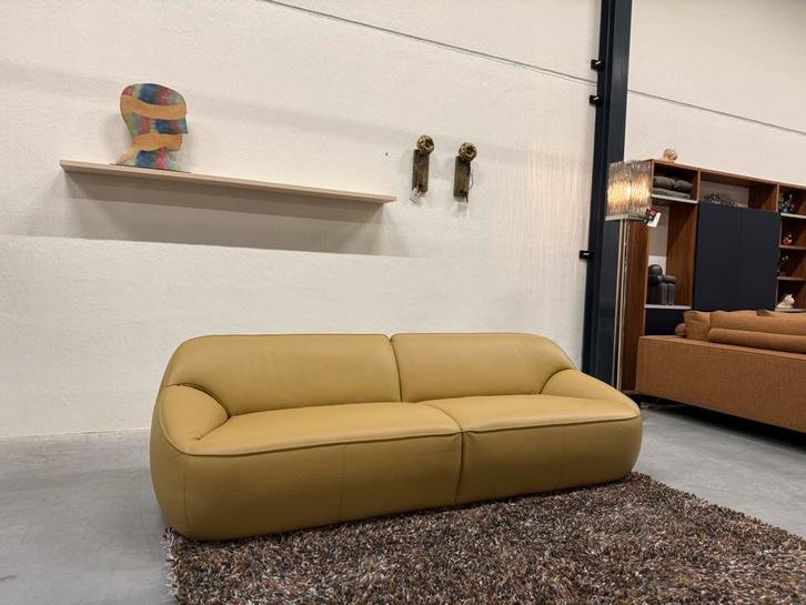 Nieuw Pode Nivti Bank 3,5 zits Perla Salba leer, Huis en Inrichting, Banken | Bankstellen, Nieuw, Rechte bank, Driepersoons, 75 tot 100 cm