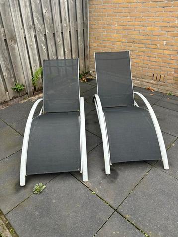 2 Ligbedden voor de tuin of balkon beschikbaar voor biedingen