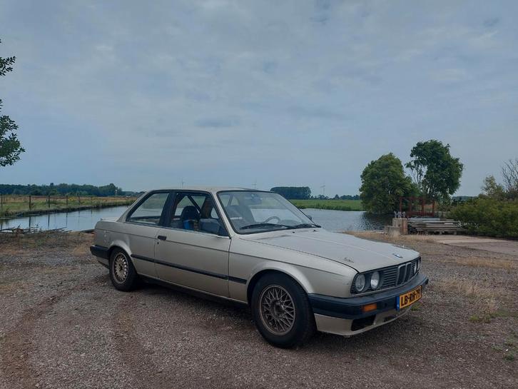 BMW 3-Serie E30 2.5 I 325i Coupe 1988 Beige, Auto's, BMW, Particulier, 3-Serie, Boordcomputer, Elektrische buitenspiegels, Elektrische ramen