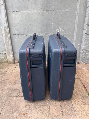 Set 2 koffers beschikbaar voor biedingen