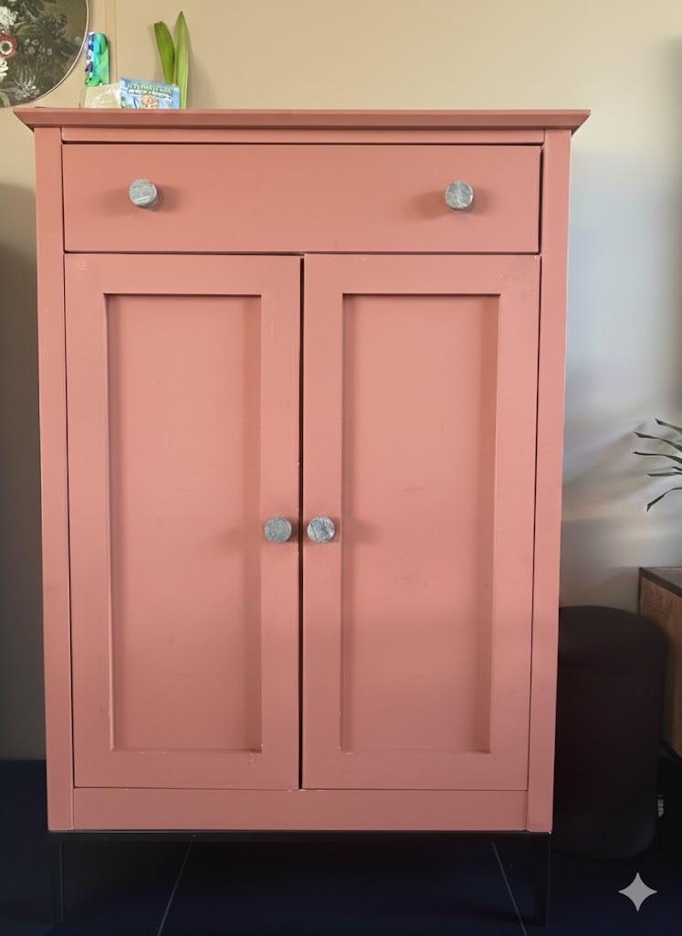 Terracotta Meidenkast met Marmeren Handvatten, Gebruikt, 50 tot 100 cm, Met lade(s), 25 tot 50 cm