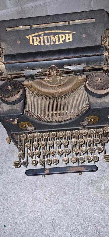 Vintage typemachine  beschikbaar voor biedingen